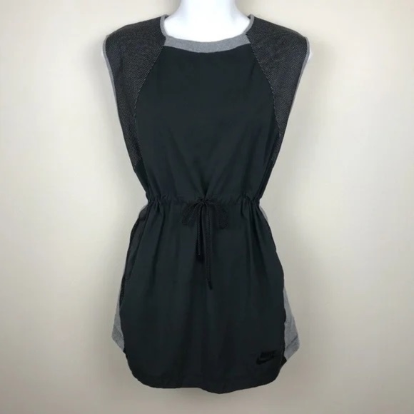 Bundle of 4 Nike Athletic Tank Tops - Size Medium - Picture 5 of 11